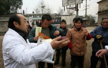 安徽禽流感患者向村民宣讲防治常识