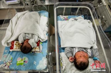广东孕妇产下14斤重巨婴
