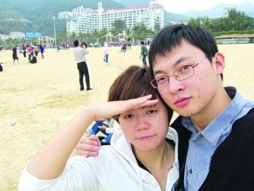 女子两地奔波照顾患癌父亲病危男友