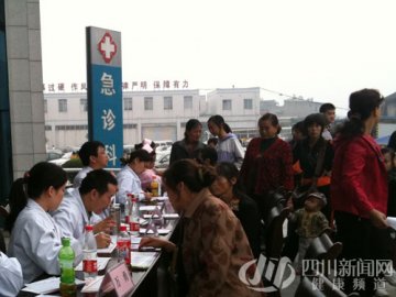 我院开展“世界骨质疏松日”大型义诊活动