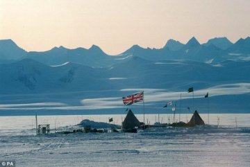 英科学家钻探3.2公里深南极冰寻找古老生命