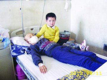 12岁男孩患白血病 5岁妹妹欲捐骨髓救哥哥