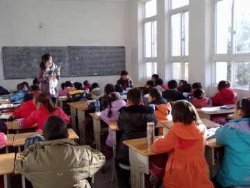 “红山外来工子弟学校”向我校自强社发来感谢信与锦旗