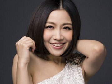 歌手姚贝娜乳腺癌复发 祈福能过治疗关