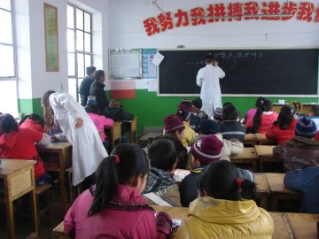 “全国爱耳日”宣传进课堂
