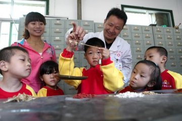 世界传统医药日 感受中医魅力