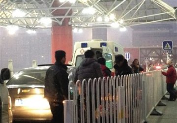 网曝急救车开警笛闪顶灯到北京西站送人