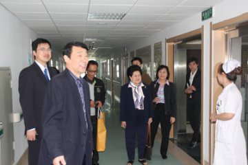 泰国庄甲盛皇家大学访问团来辽宁中医附属二院参观交流