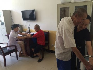 共筑爱心 切实提高医疗服务水平
