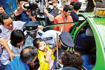 爱心保驾江西女孩到沪急诊