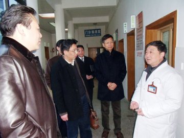 省卫生厅陈少军副厅长来我市调研基本药物制度实施情况