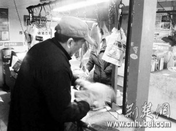 名校毕业生沉溺赌博 为向父母要钱扬言卖肾