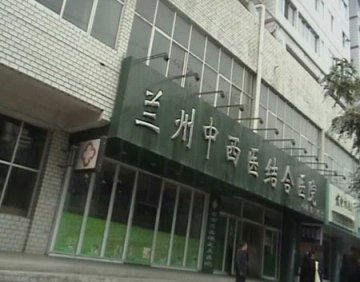记者探访怪门诊：看病不给病历拿药不到药房
