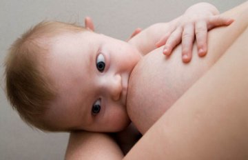 让人动容的母乳喂养温馨时刻
