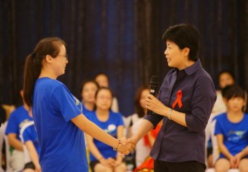 崔丽副主任出席2014年爱在阳光下北戴河儿童夏令营开营仪式
