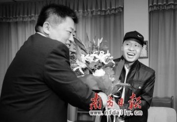患白血病山村教师康复 称将在讲台上坚持到底