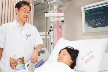 产妇50天全身换血15遍脱离生命危险