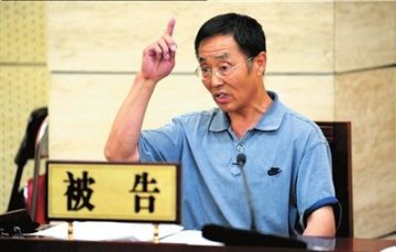 男子被指放弃治疗病危父亲遭兄妹起诉