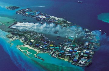 马尔代夫天堂岛变成垃圾场 每天焚烧330吨废物