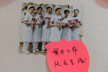 护士节爱心墙传递温暖