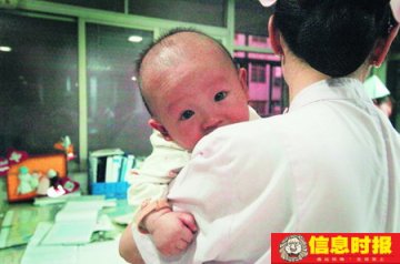 6月大婴儿被装在豪华推车内遗弃医院