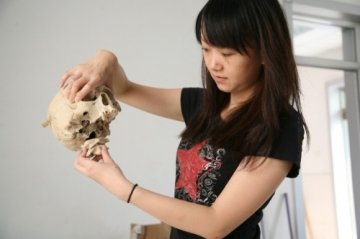 探访阴森“人骨仓库”