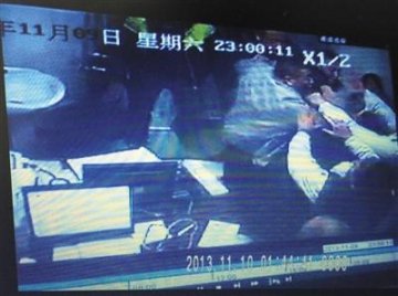 女子称在医院“受气” 家人赶到打医生