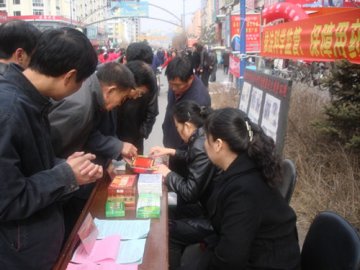 图们市食品药品监督管理局开展“3.15”宣传活动