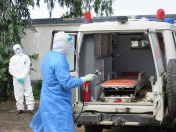 中国移动实验室检测队接诊首批埃博拉留观病例