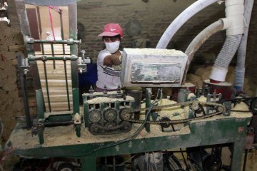 广西工厂使用违禁化学品亮白竹筷 揭亮白黑幕
