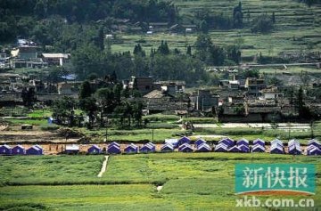 芦山县城秩序逐渐恢复 街上可买到平价蔬菜