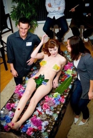 探秘日本女体盛：处女才能激发食欲
