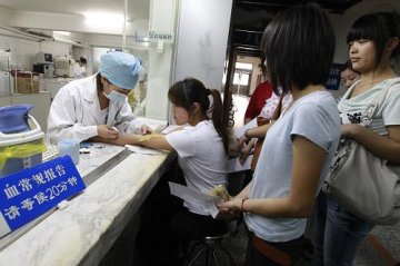 上海将外来从业人员纳入医保