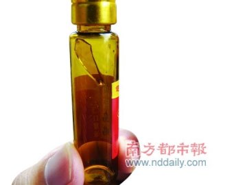 “健鸣春”阿胶乌鸡口服液喝出碎玻璃 厂方称生产环节出了问题