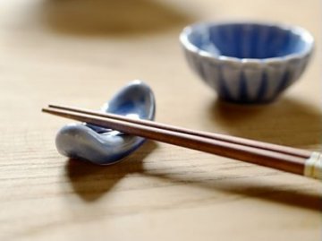 军医提醒：勤换筷子能防病