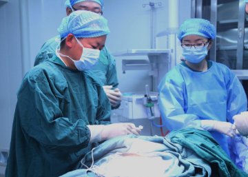 医院成功为一例脑积水患者施行脑室腹腔分流术