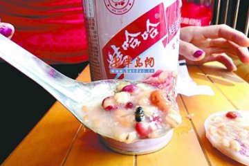 娃哈哈八宝粥喝出绿豆蝇 讨说法却遭拖延