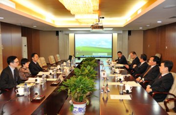 吴浈会见香港卫生署署长陈汉仪