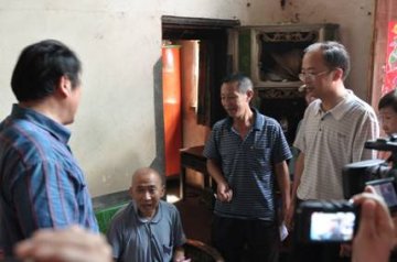 踏先烈红色之路，帮老区困难家庭