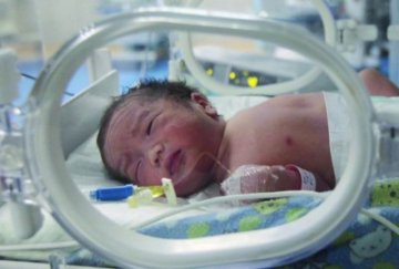 孕妇肠道破洞子宫被污染 及时剖腹产母子脱险