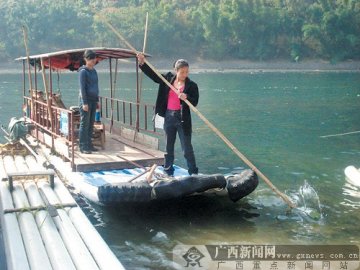 女村医竹筏撑起水上120 不求利润为村民看病8年
