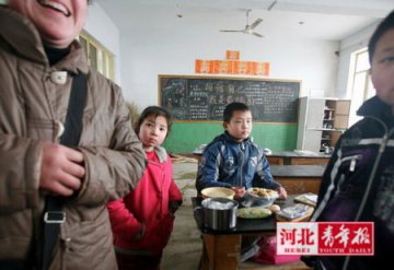 22名小学生在食堂吃饺子疑似中毒