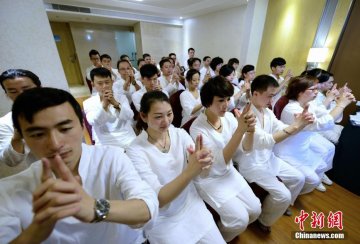 长沙首个睡眠班开课 众“白领”现场学睡觉