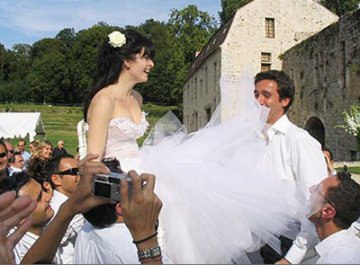 中国娶老婆要上百万？揭世界各国结婚花多少钱