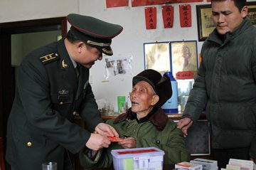 革命老区迎来了医疗队