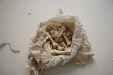 探访阴森“人骨仓库”