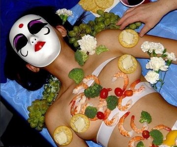 探秘日本女体盛：处女才能激发食欲