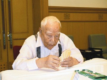 名人养生：万里养生有秘诀 桥牌加网球