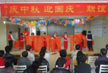 云南省艾滋病关爱中心组织患者开展庆中秋迎国庆联谊活动