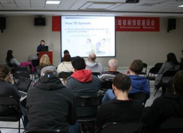 河南省疾病预防控制中心与郑州大学西亚斯国际学院外籍教师结核病预防座谈会圆满结束